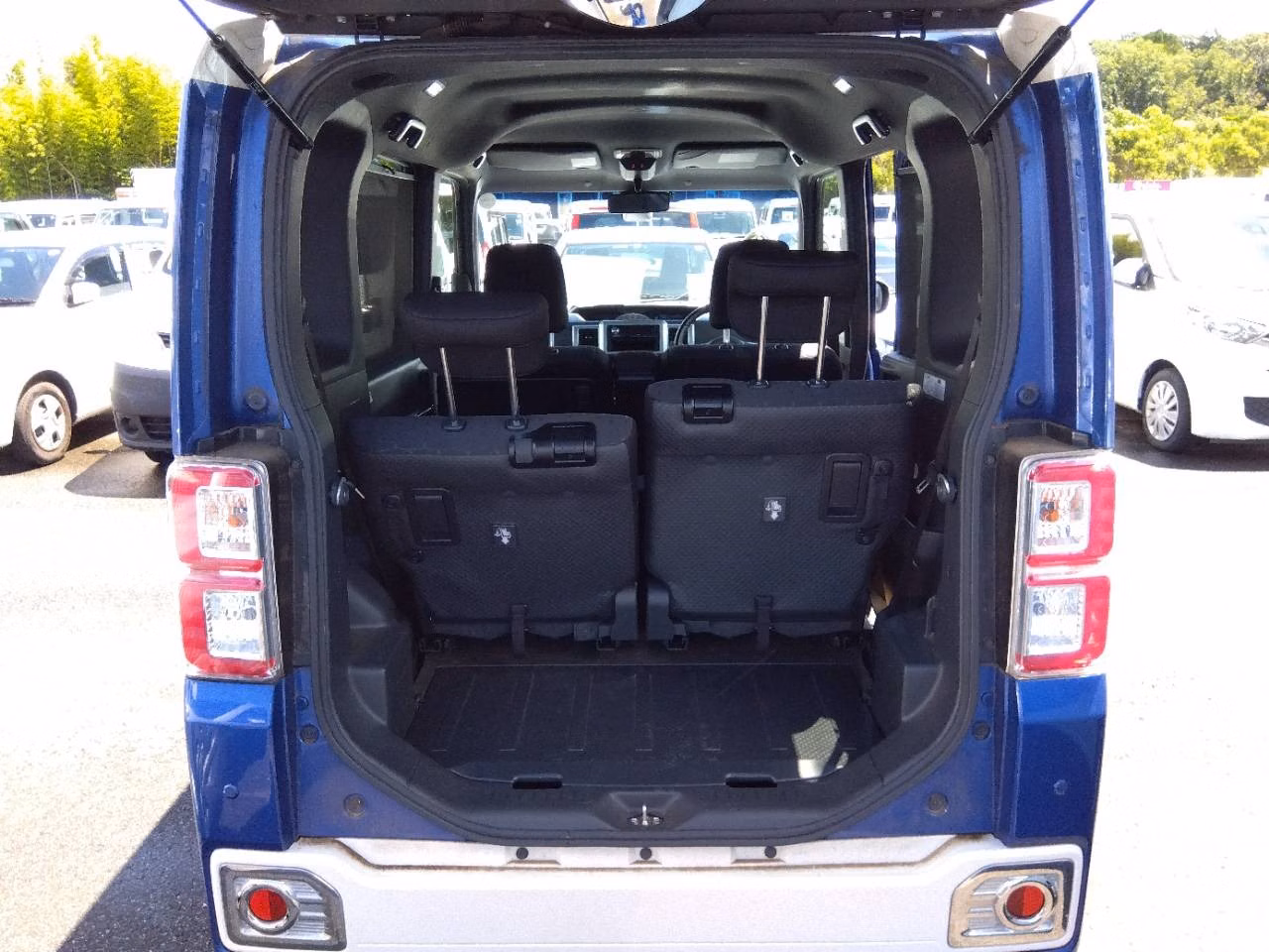 DAIHATSU WAKE