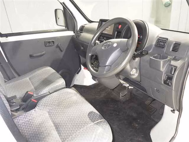 TOYOTA PIXIS VAN