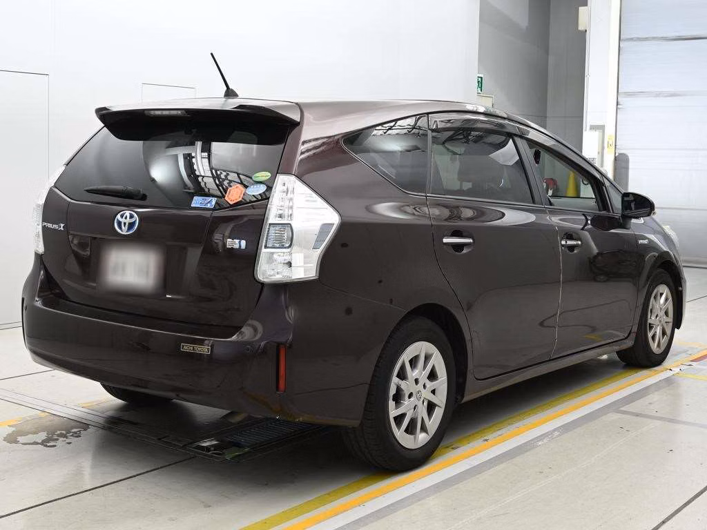 TOYOTA PRIUS ALPHA
