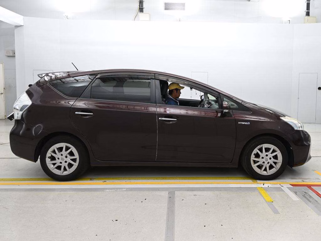 TOYOTA PRIUS ALPHA