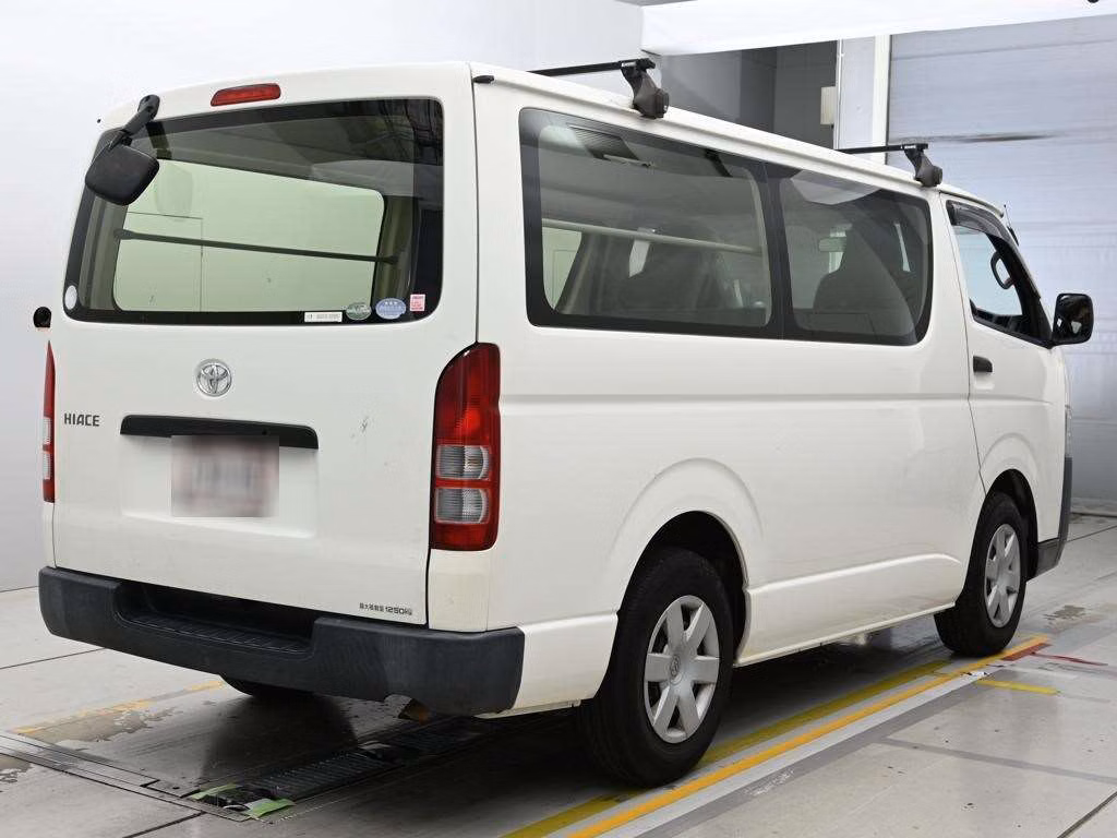 TOYOTA REGIUS ACE