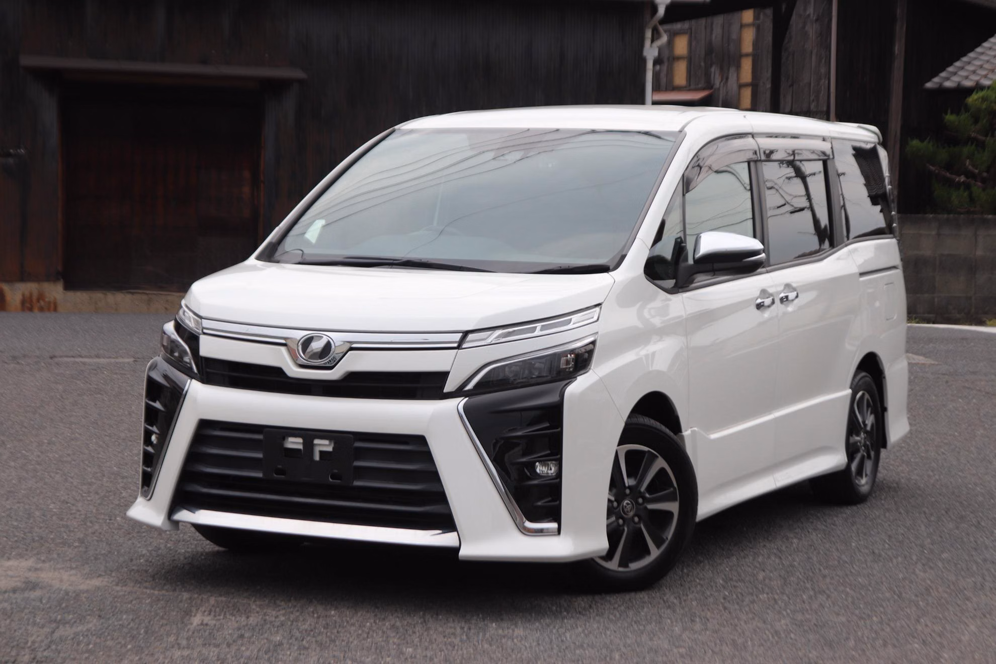 TOYOTA VOXY