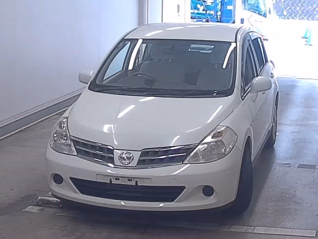 NISSAN TIIDA