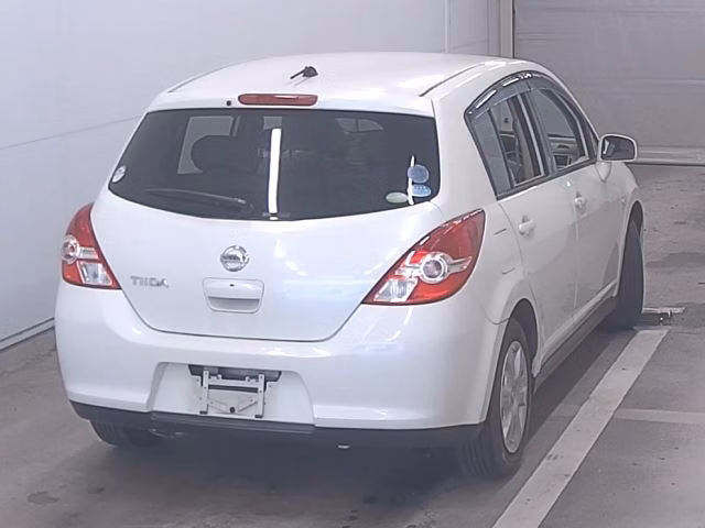 NISSAN TIIDA
