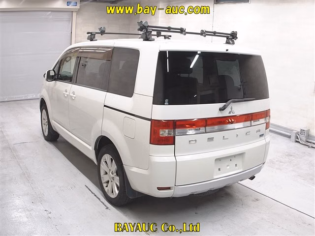 MITSUBISHI DELICA D:5
