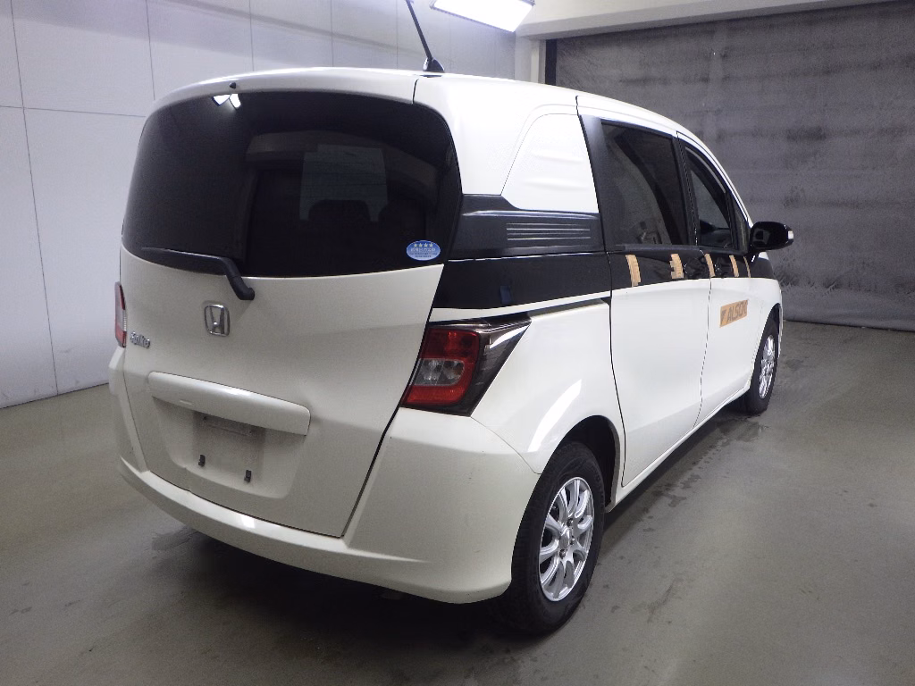 HONDA FREED SPIKE
