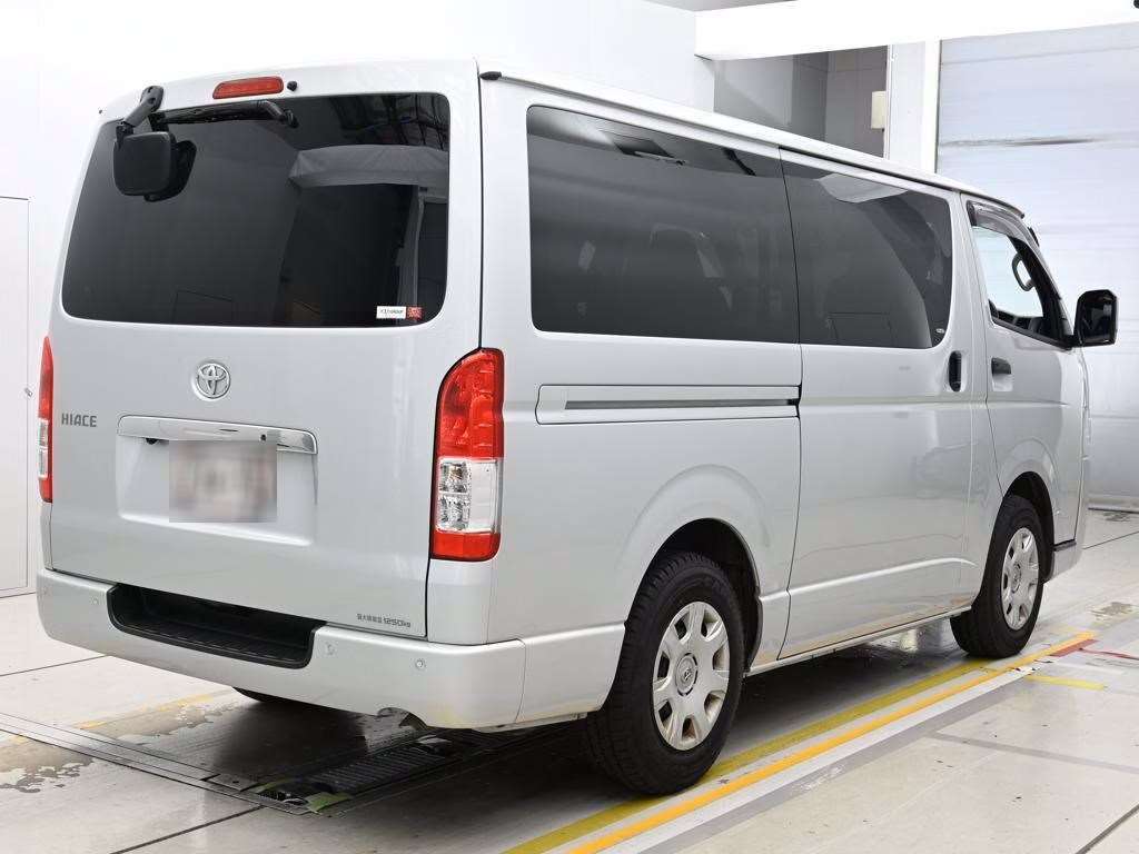 TOYOTA REGIUS ACE