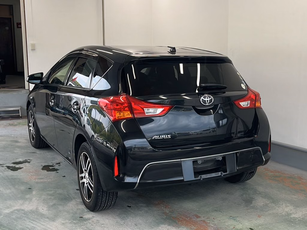 TOYOTA AURIS