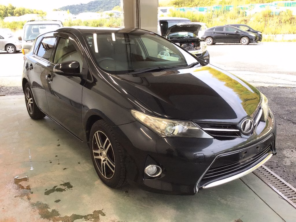TOYOTA AURIS