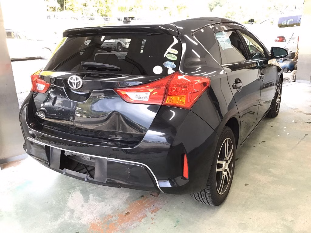 TOYOTA AURIS
