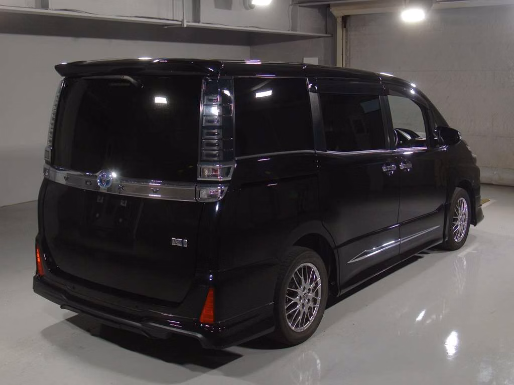 TOYOTA VOXY