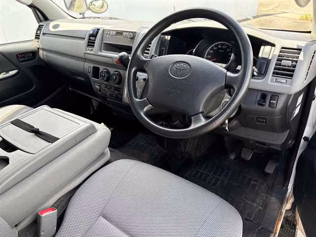 TOYOTA REGIUS ACE