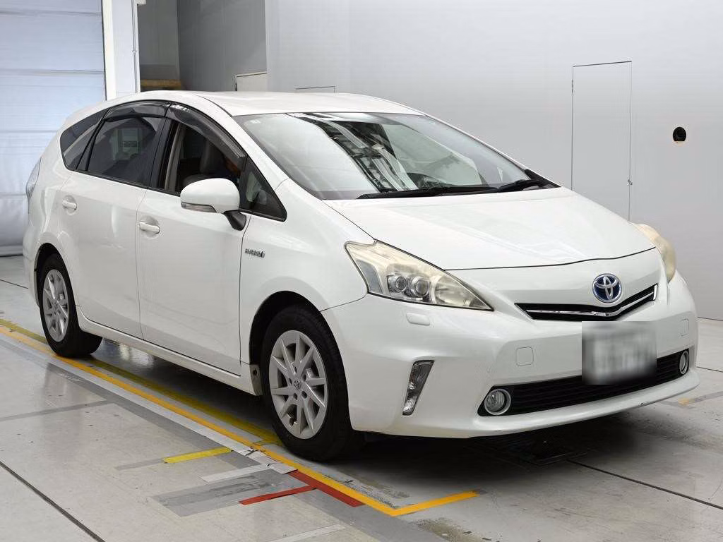 TOYOTA PRIUS ALPHA