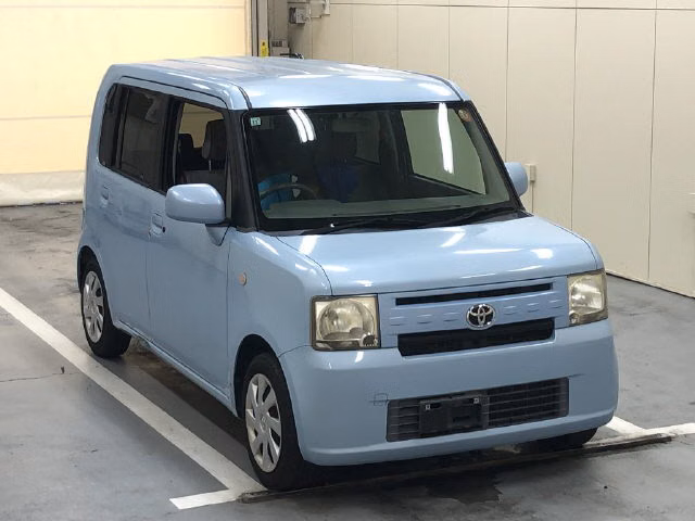 TOYOTA PIXIS SPACE