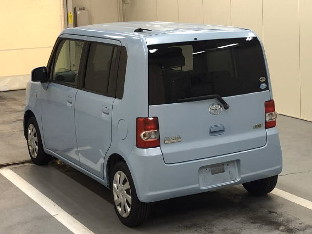 TOYOTA PIXIS SPACE