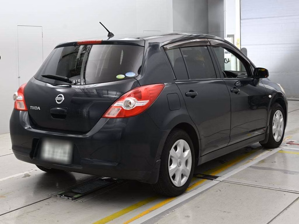 NISSAN TIIDA