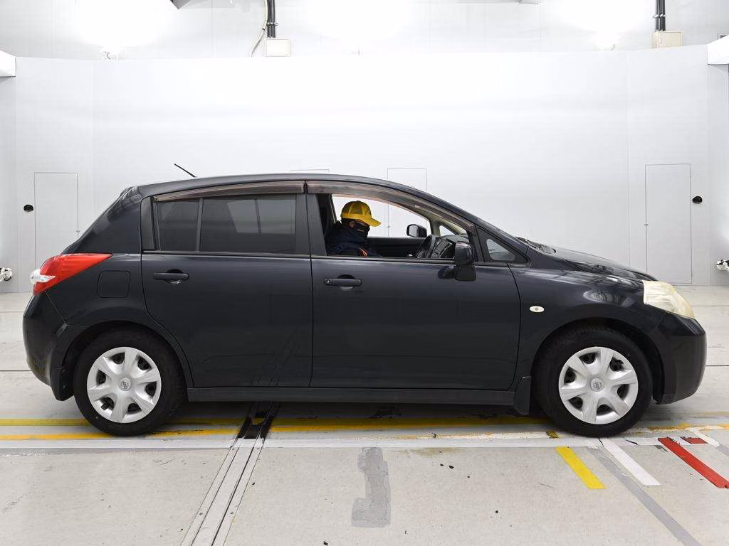 NISSAN TIIDA