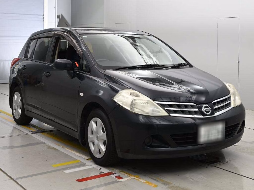 NISSAN TIIDA