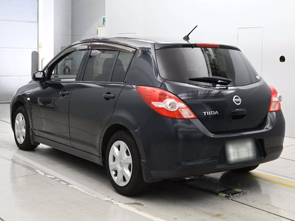 NISSAN TIIDA