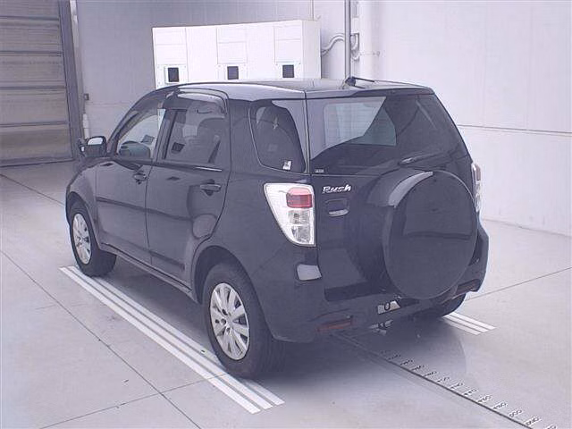 TOYOTA RUSH