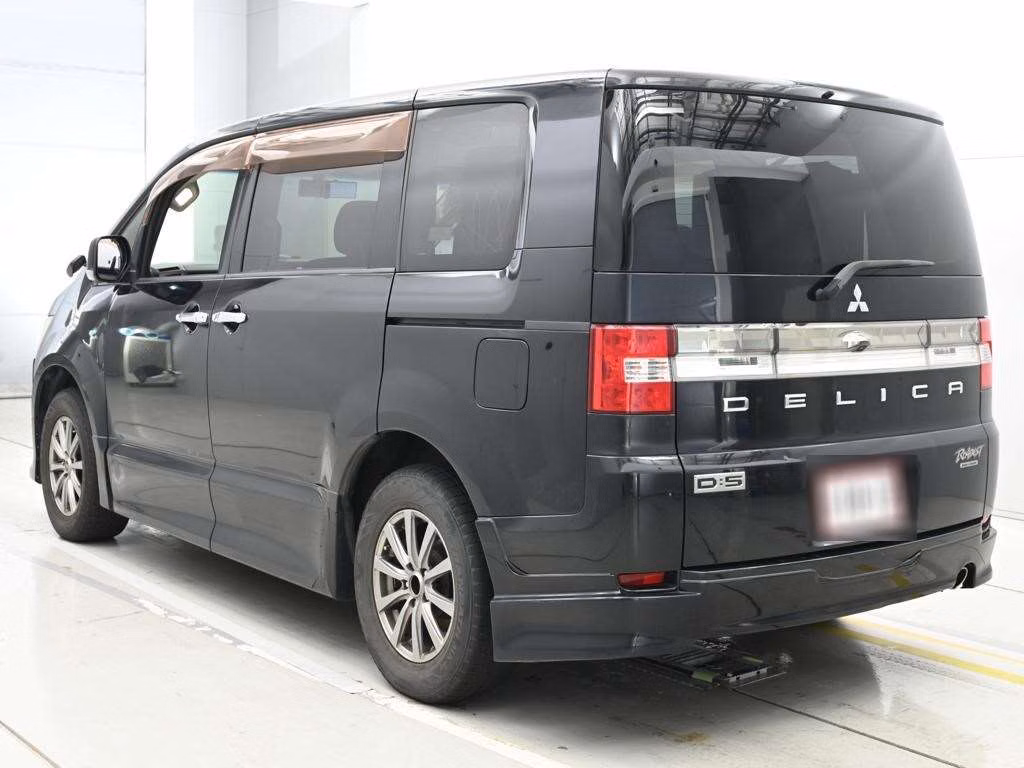 MITSUBISHI DELICA D:5