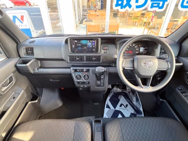 TOYOTA PIXIS VAN