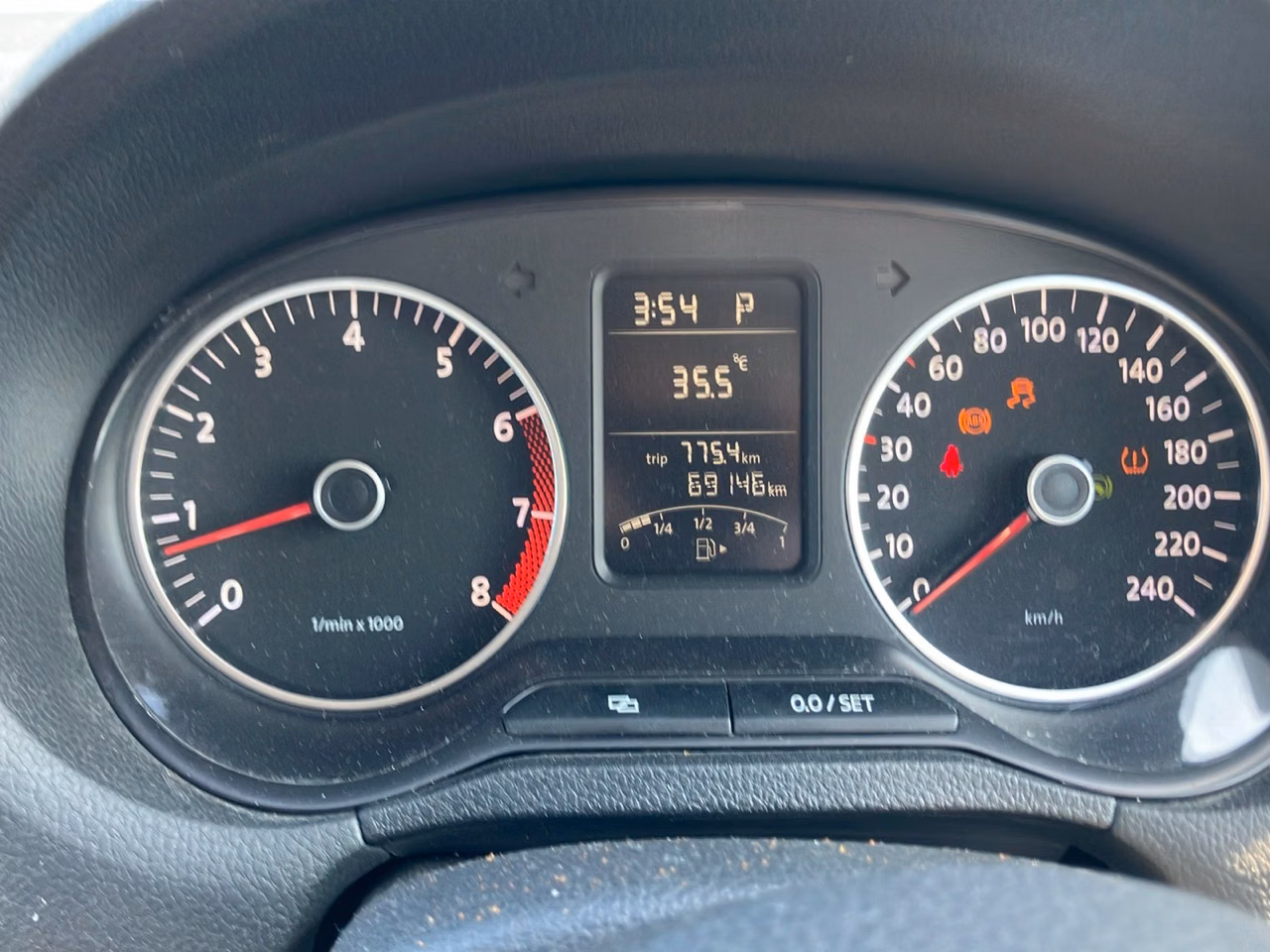 VOLKSWAGEN POLO