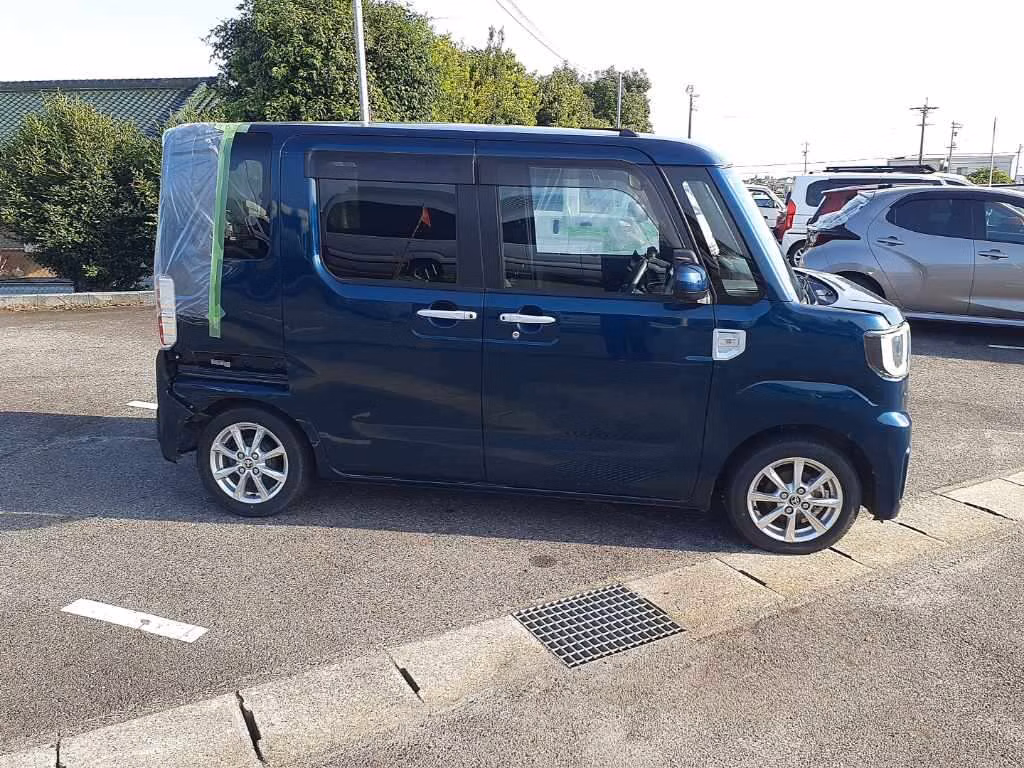 TOYOTA PIXIS MEGA