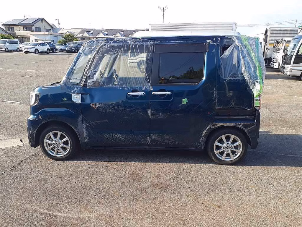 TOYOTA PIXIS MEGA