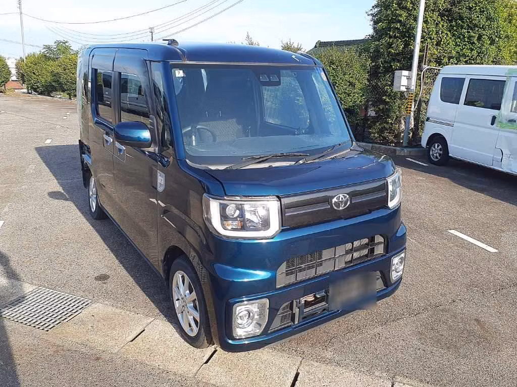 TOYOTA PIXIS MEGA