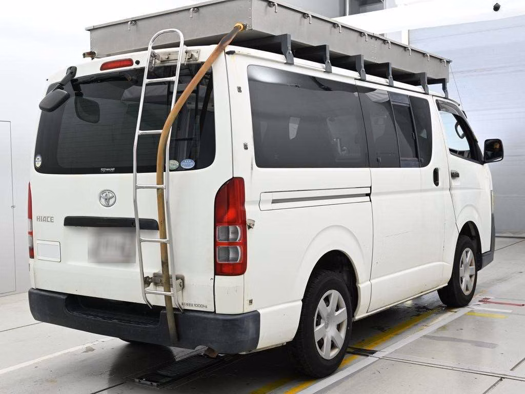 TOYOTA REGIUS ACE