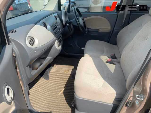 DAIHATSU MOVE LATTE