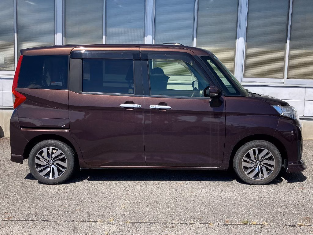 TOYOTA ROOMY