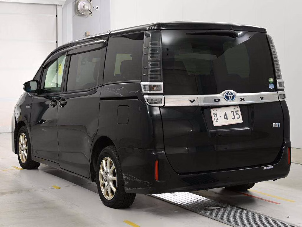 TOYOTA VOXY