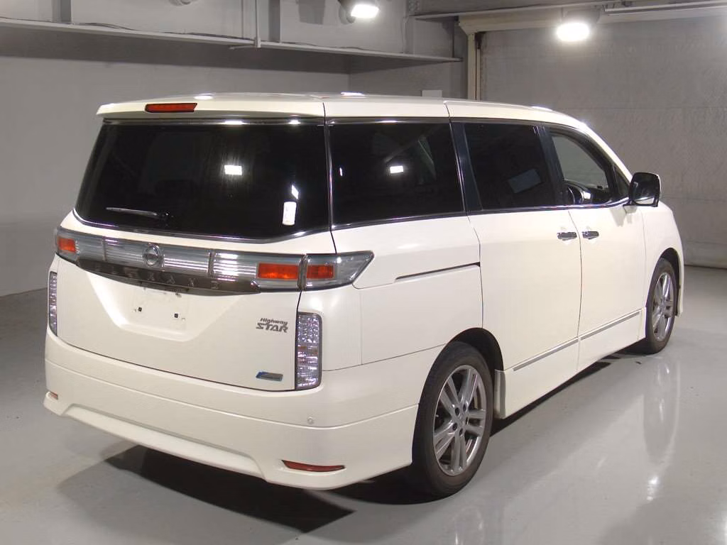 NISSAN ELGRAND