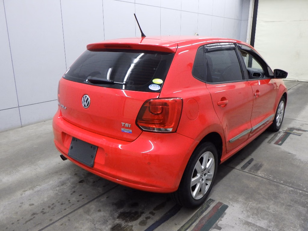 VOLKSWAGEN POLO