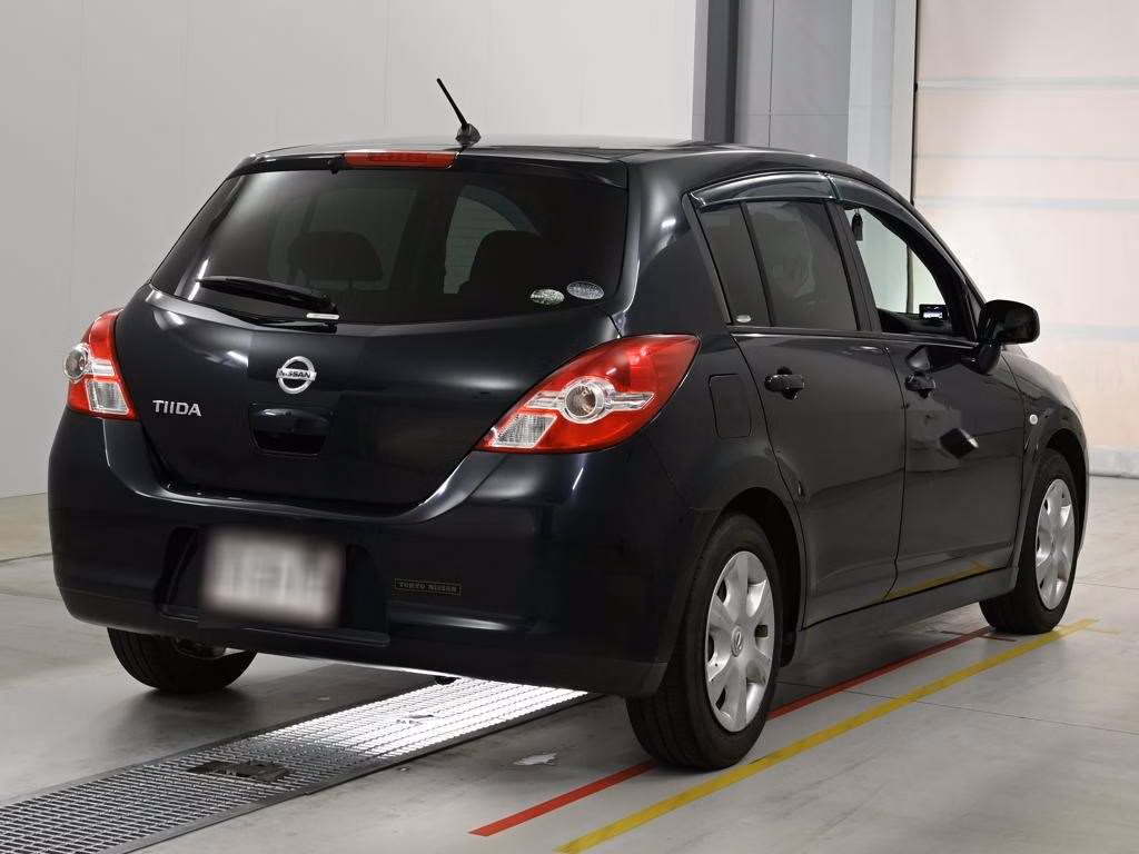 NISSAN TIIDA