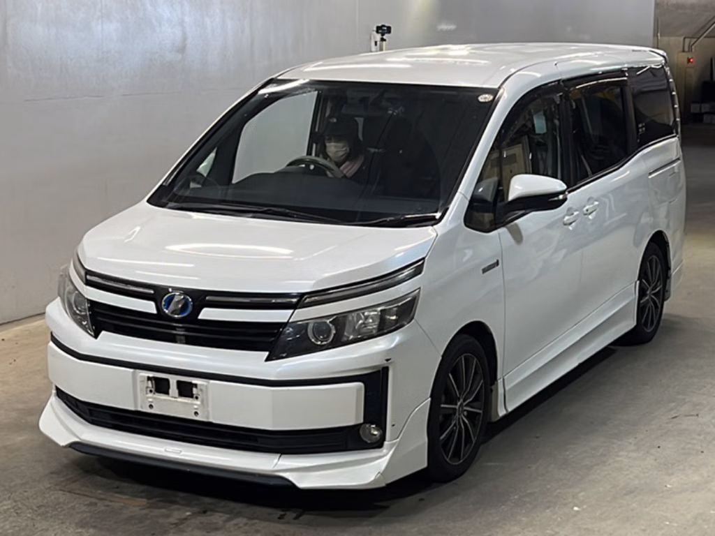 TOYOTA VOXY
