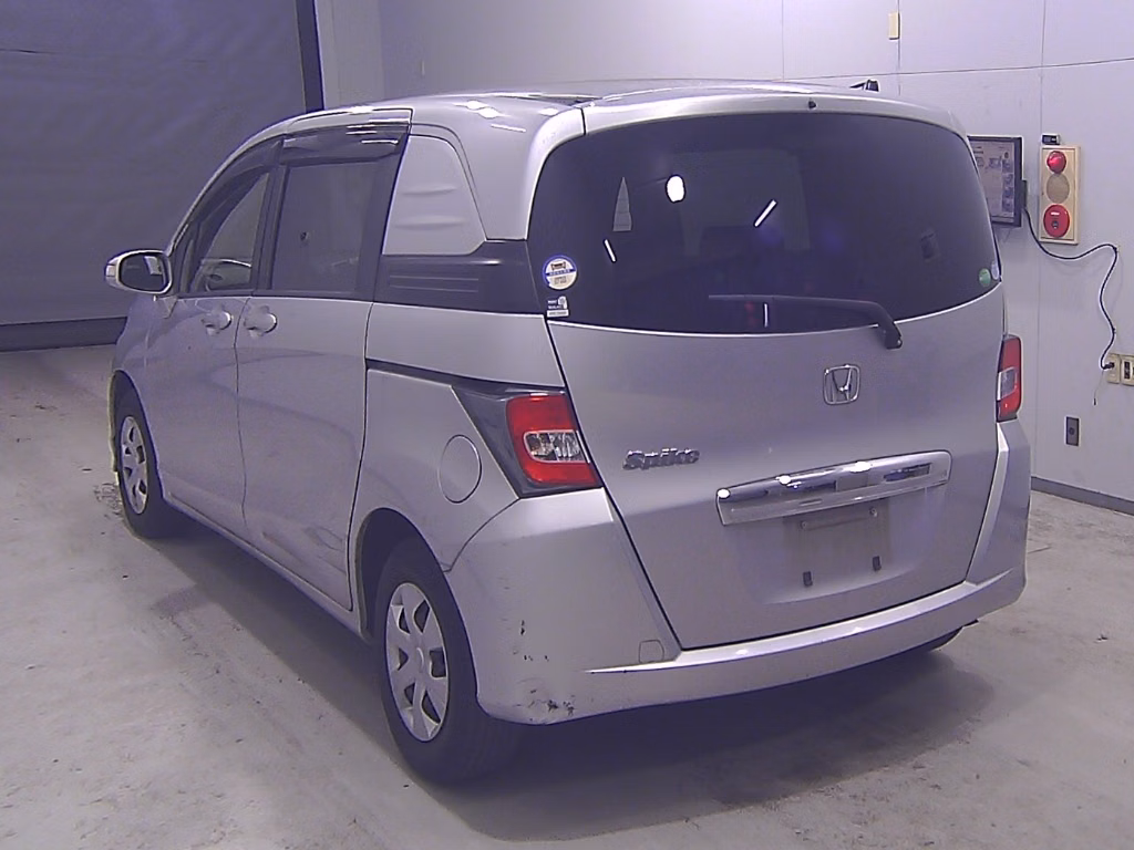 HONDA FREED SPIKE