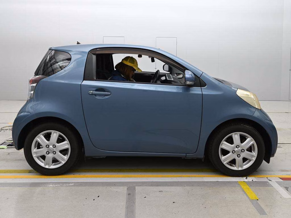 TOYOTA IQ