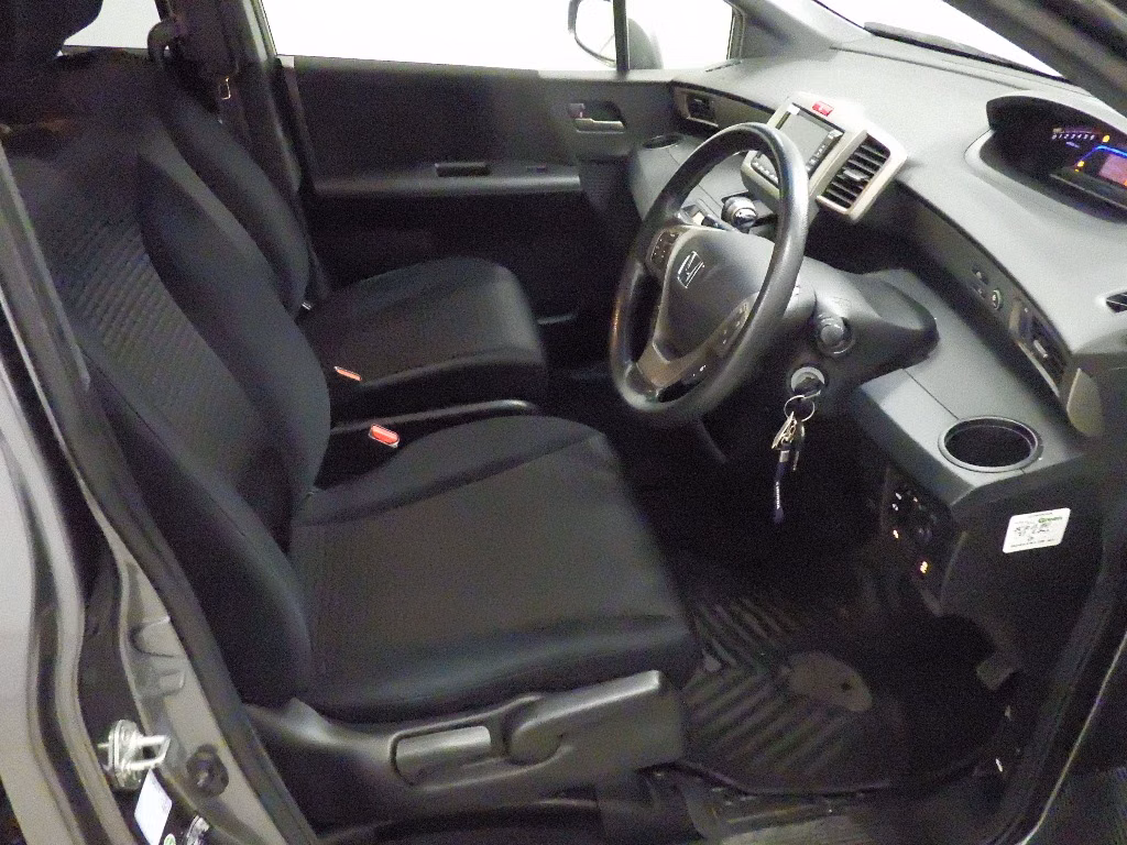 HONDA FREED SPIKE