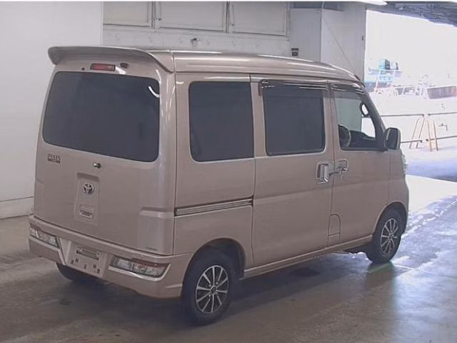 TOYOTA PIXIS VAN