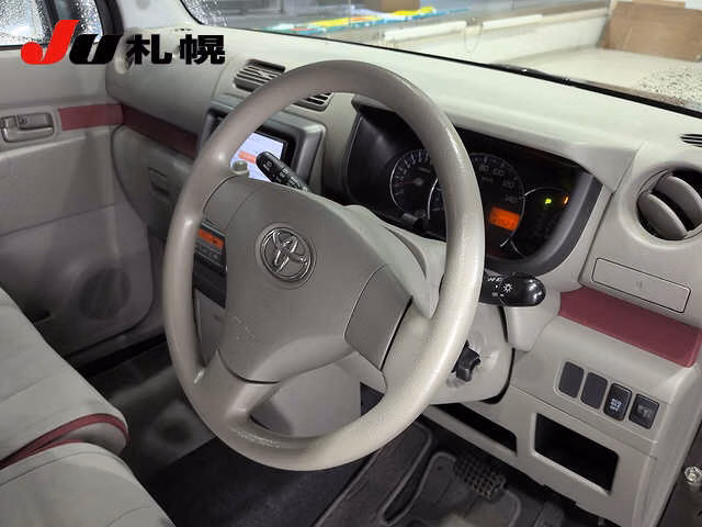 TOYOTA PIXIS SPACE