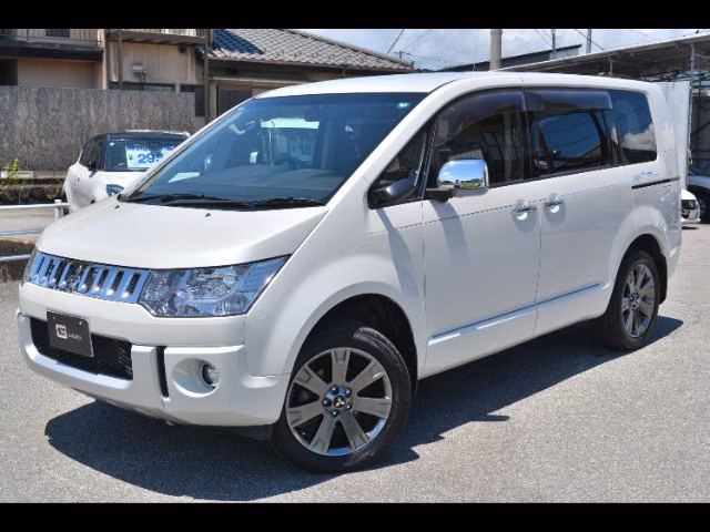 MITSUBISHI DELICA D:5