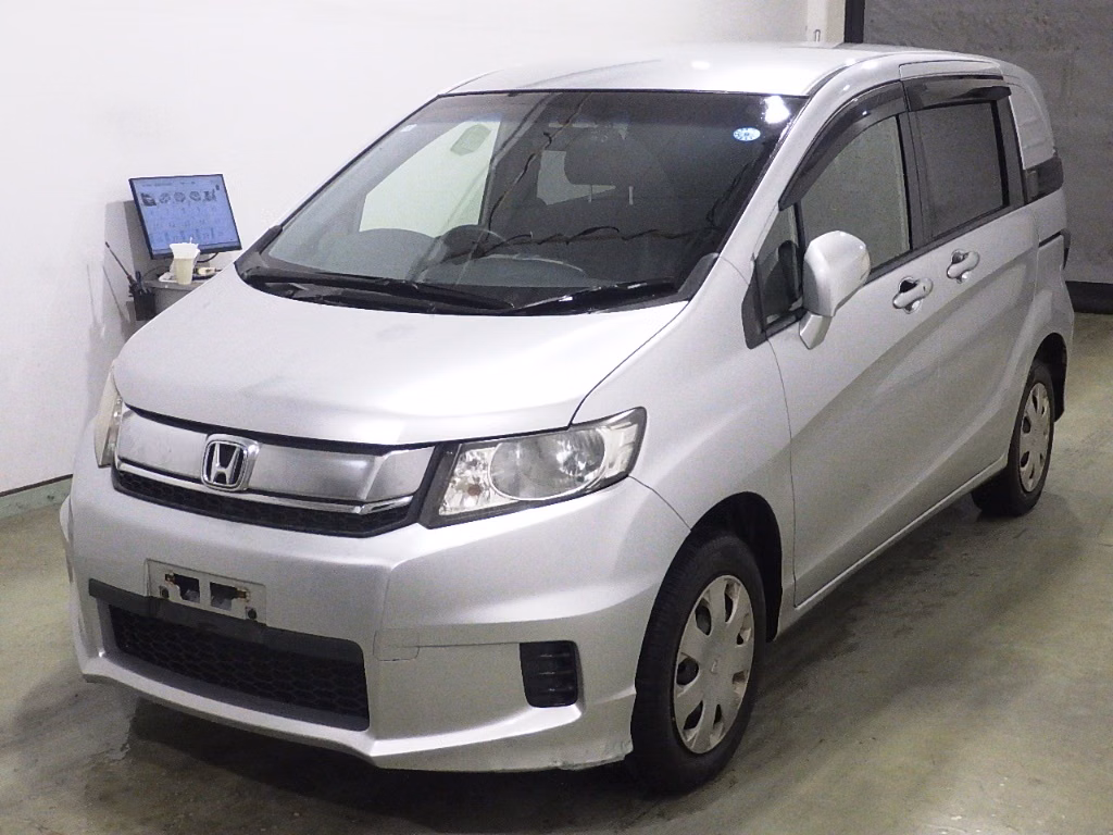 HONDA FREED SPIKE