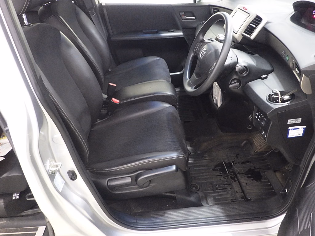 HONDA FREED SPIKE
