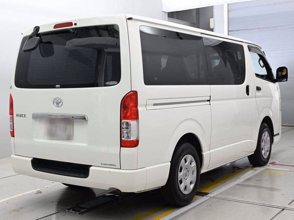 TOYOTA REGIUS ACE