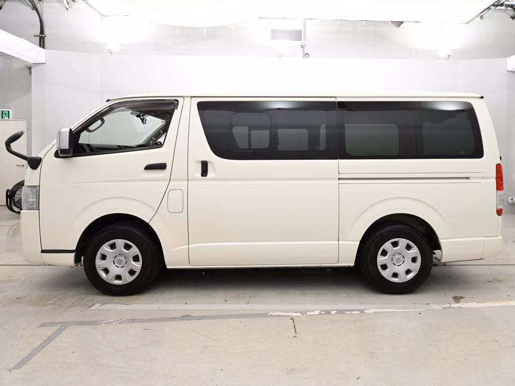 TOYOTA REGIUS ACE