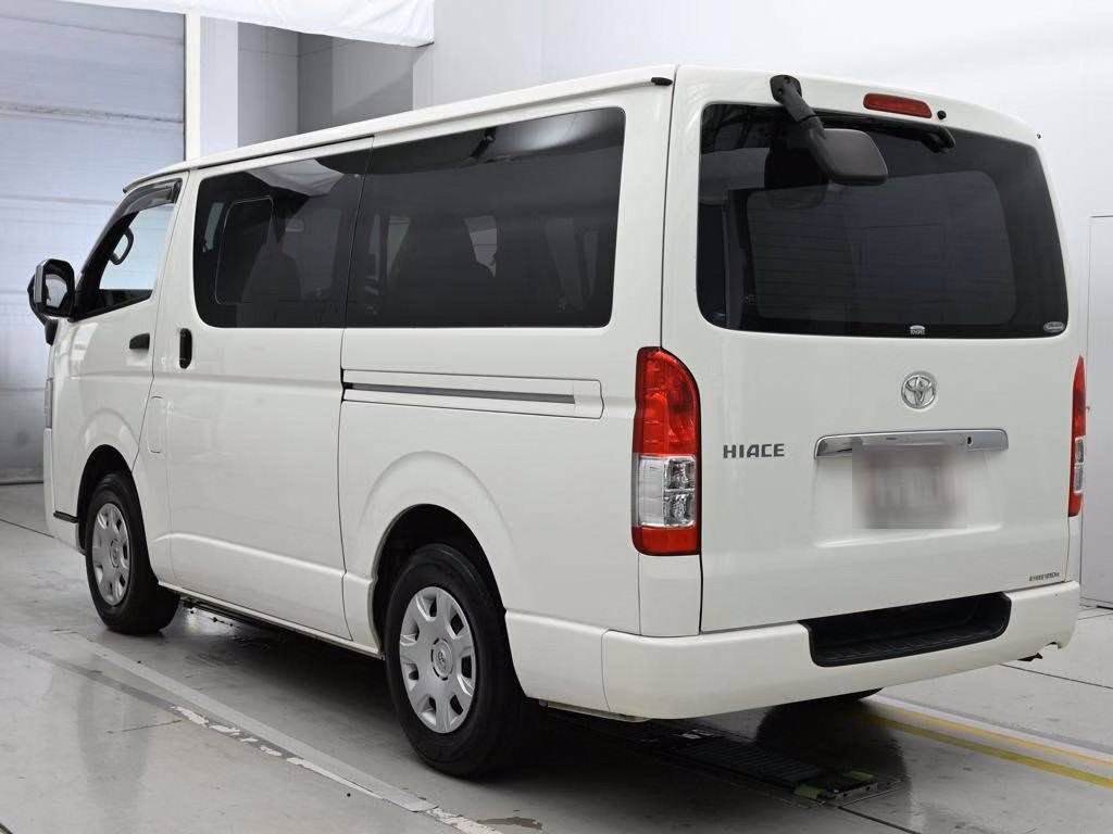 TOYOTA REGIUS ACE
