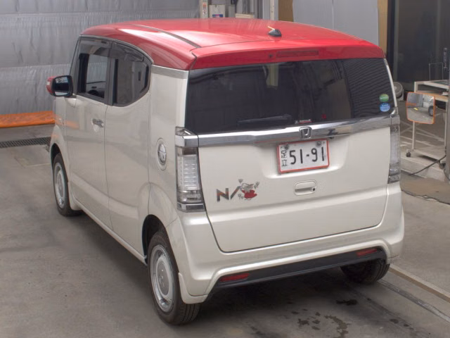HONDA N-BOX SLASH